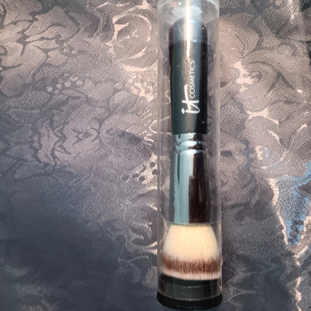 IT Cosmetics Black and White Makeup Brush